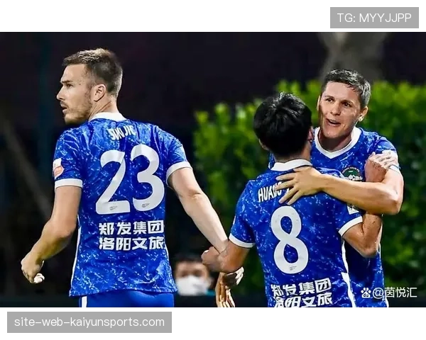 申花绝佳机会挥霍殆尽，重庆高效反击两度刺穿申花防线。